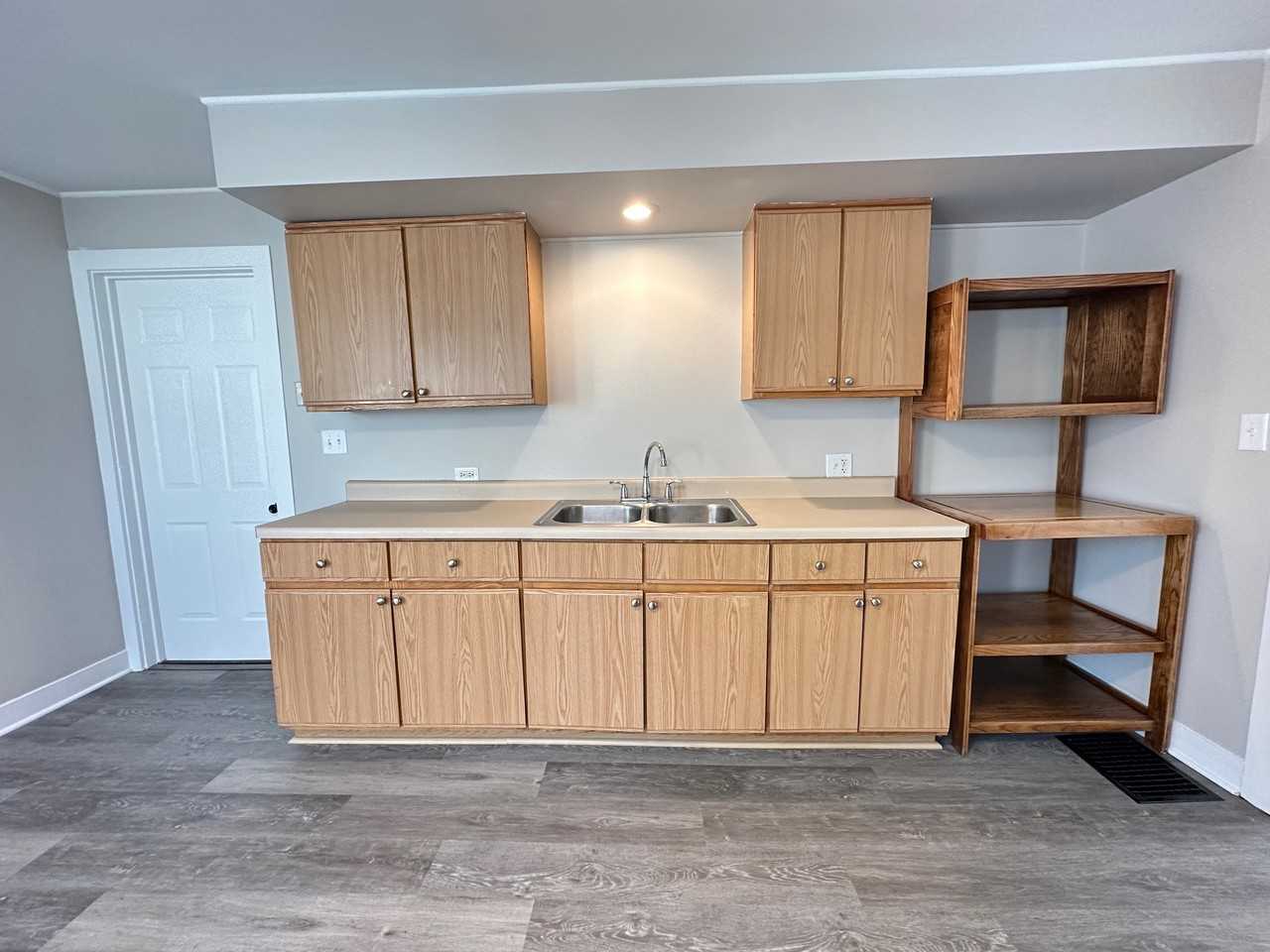 326 Railroad St - Photo 3 of 21