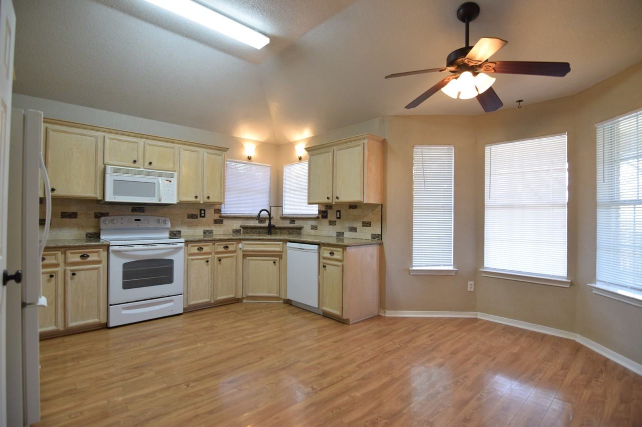 5301 Williams Dr - Photo 4 of 18