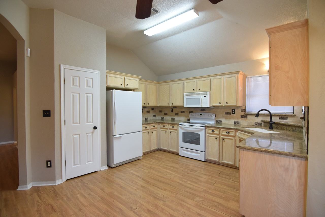 5301 Williams Dr - Photo 5 of 18