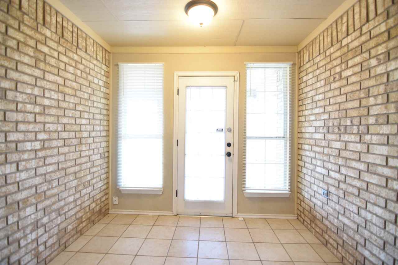 5301 Williams Dr - Photo 6 of 18