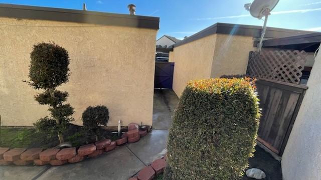 14818 Stonehedge Ln - Photo 3 of 5