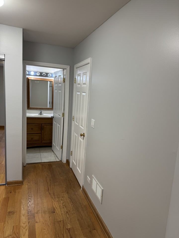 2214 W Irving Park Rd #2 - Photo 4 of 16