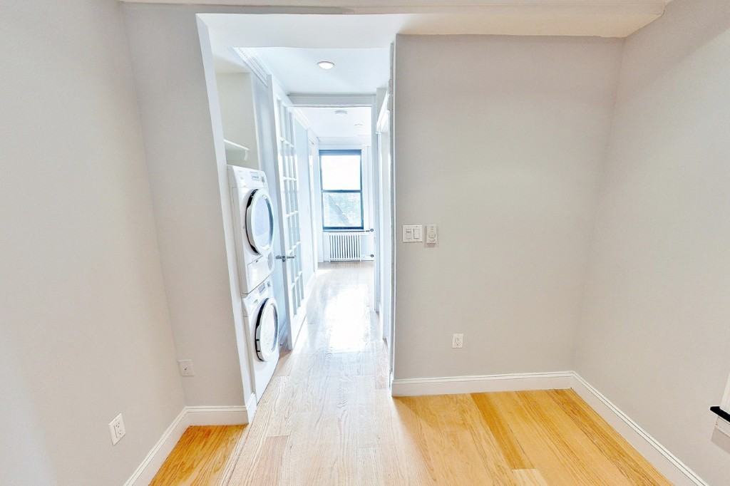 E 5th St #D3 - Photo 3 of 6