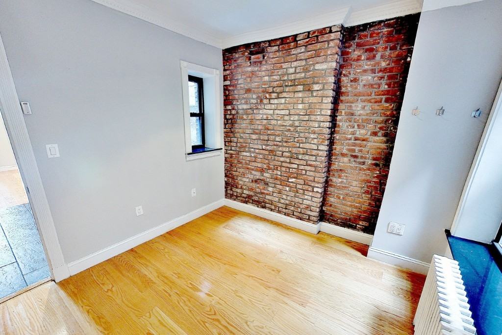 E 5th St #D3 - Photo 4 of 6