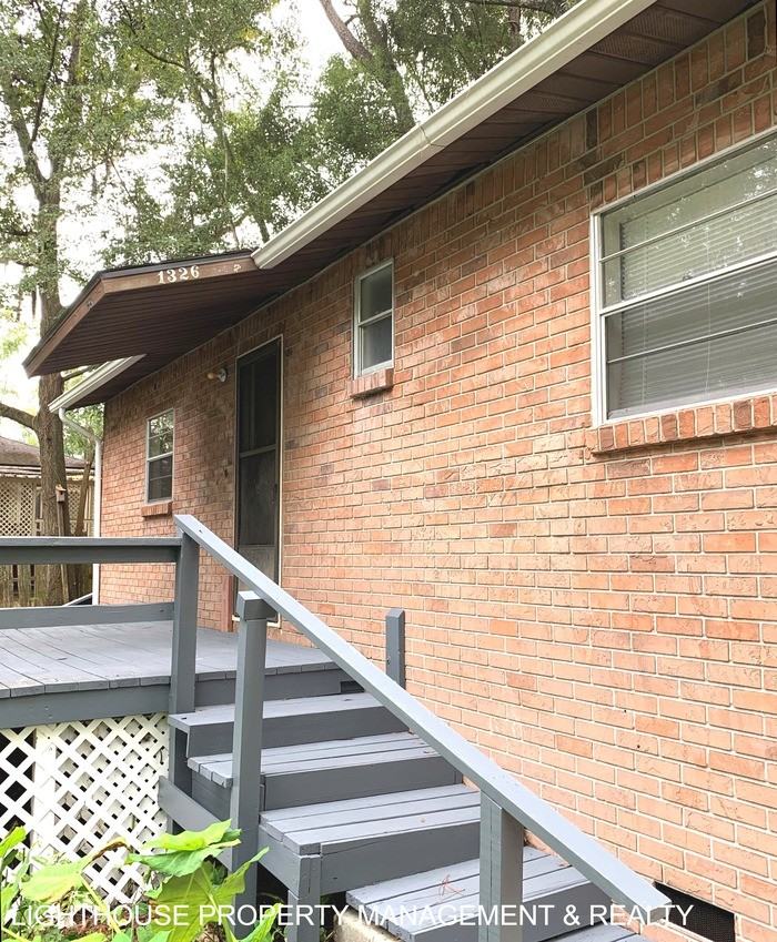 1326 Hamilton St - Photo 3 of 22