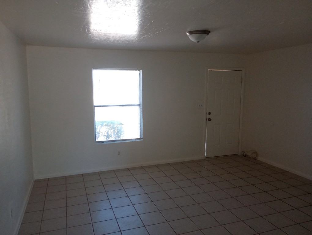 511 W 14th St - Photo 2 of 20