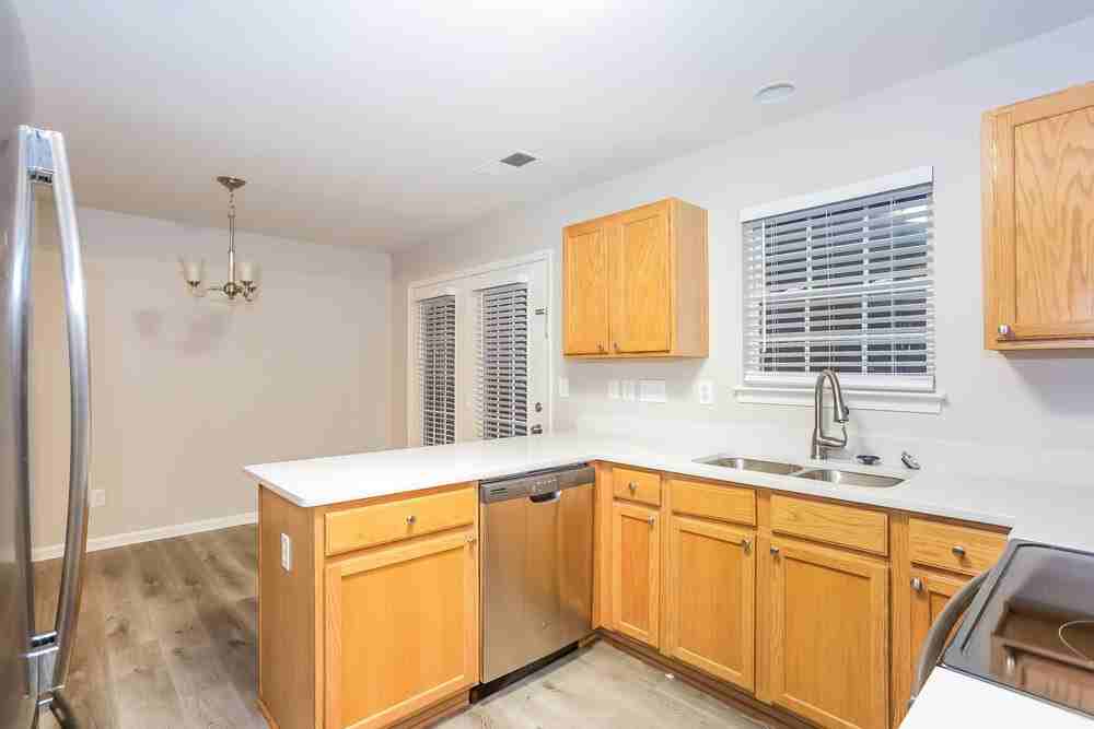 2910 Rockingham Ct Sw - Photo 6 of 15