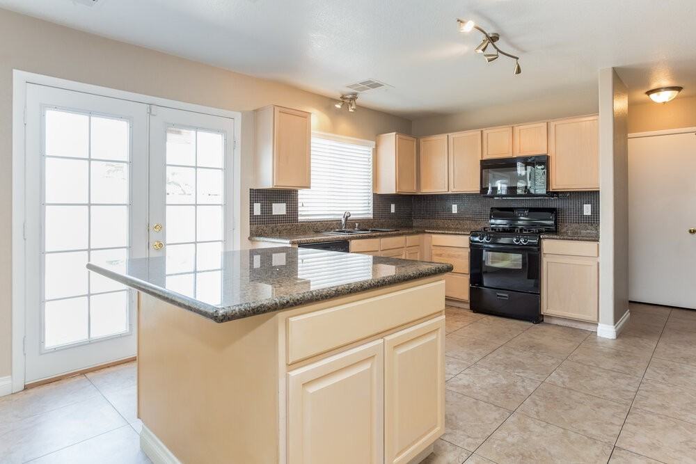 4455 Scarlet Sea Ave - Photo 5 of 16