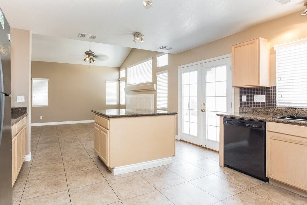 4455 Scarlet Sea Ave - Photo 6 of 16