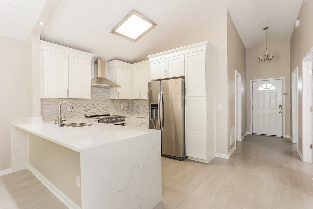 12639 Ashmore Green Dr N - Photo 5 of 16