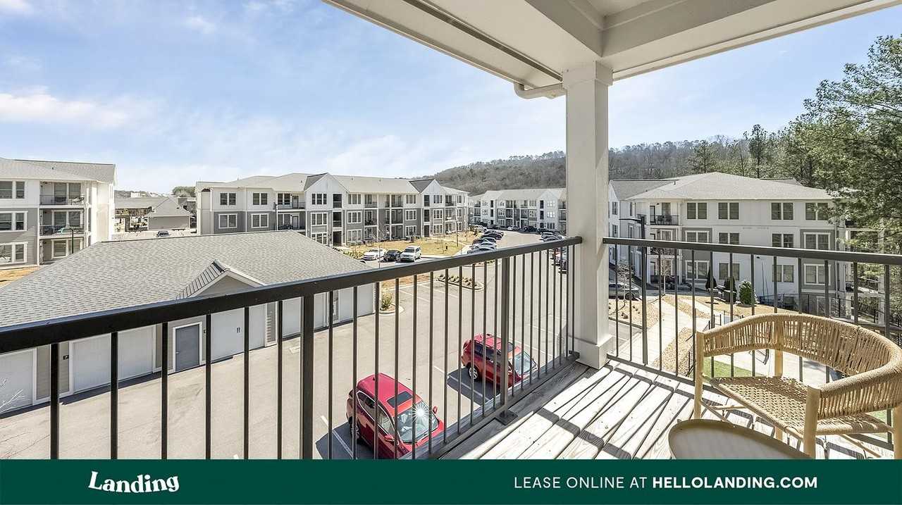 100 Wildwood Ct - Photo 3 of 50