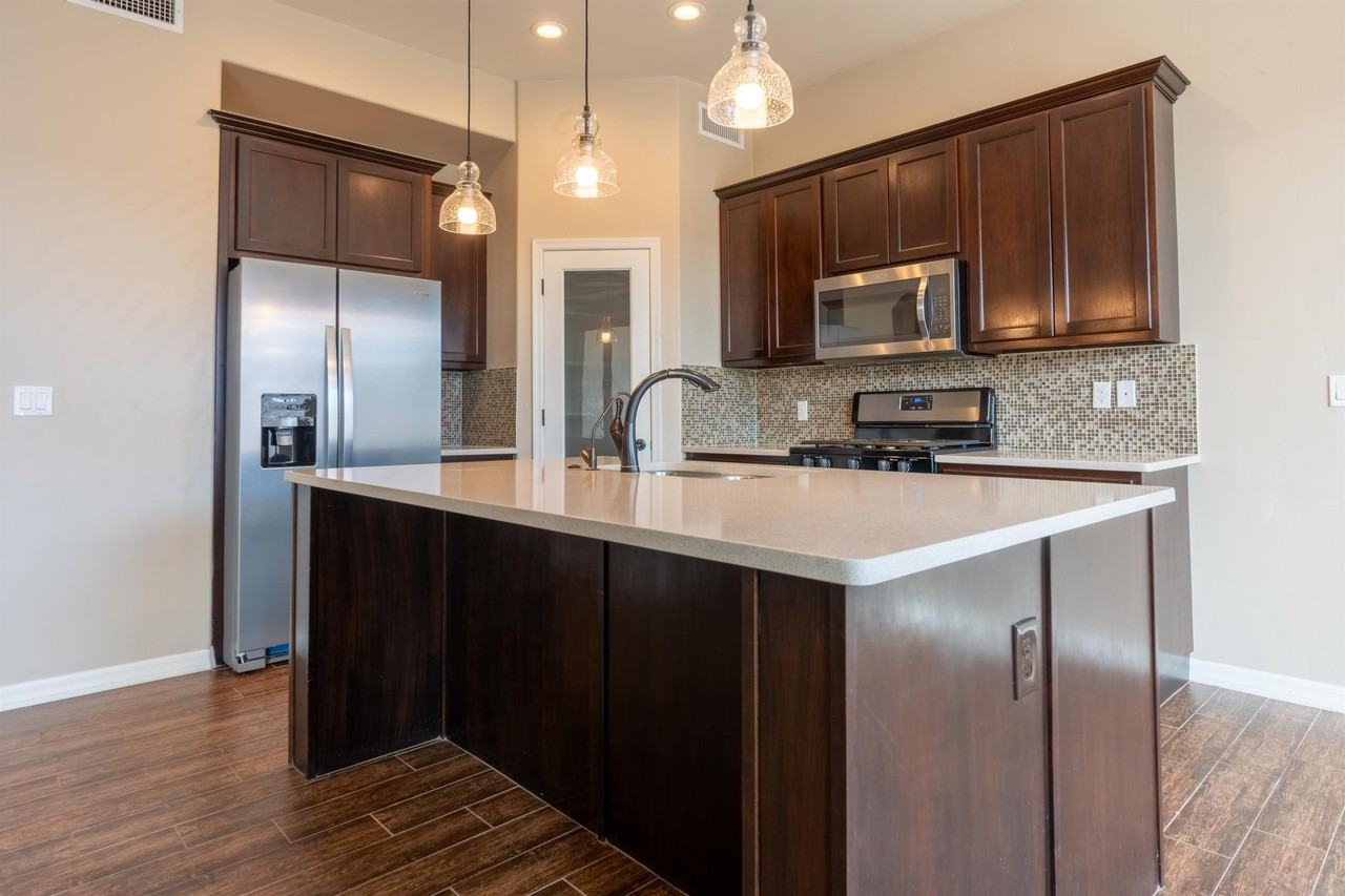 5804 Aberdeen Ct - Photo 3 of 10