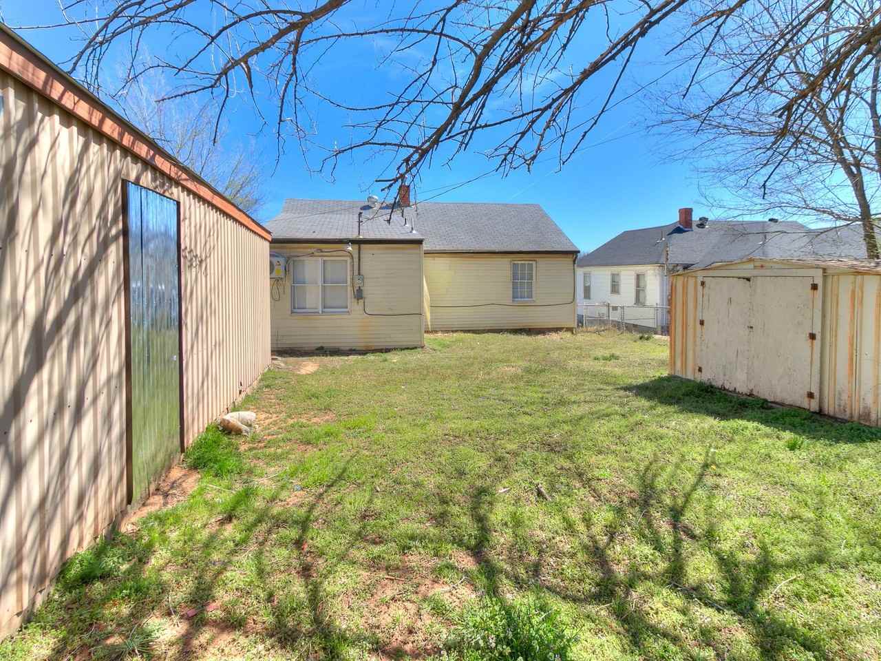 1321 Bellevidere Dr - Photo 3 of 10