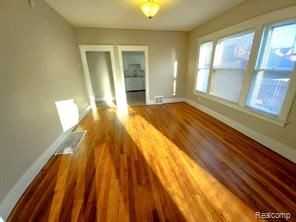 1076 N Rademacher St - Photo 2 of 7