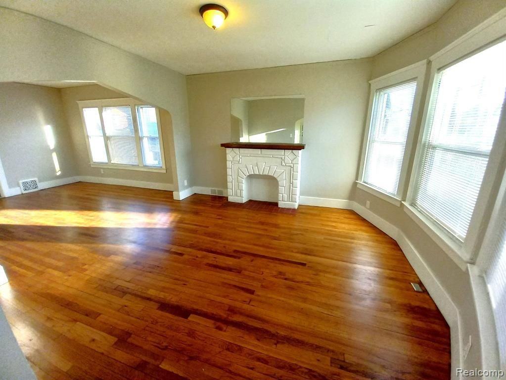 1076 N Rademacher St - Photo 3 of 7