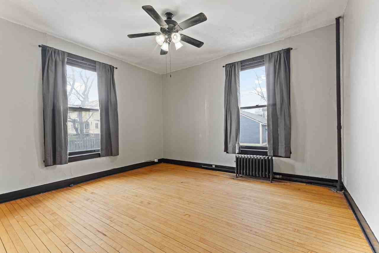 Essex Apartments - Photo 7 of 41