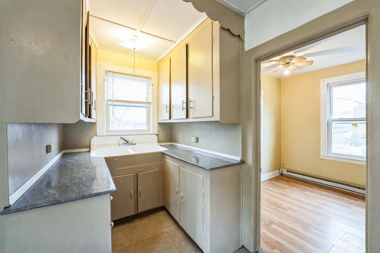 13 Ward St - Photo 4 of 35