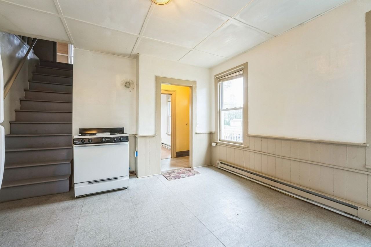 13 Ward St - Photo 5 of 35