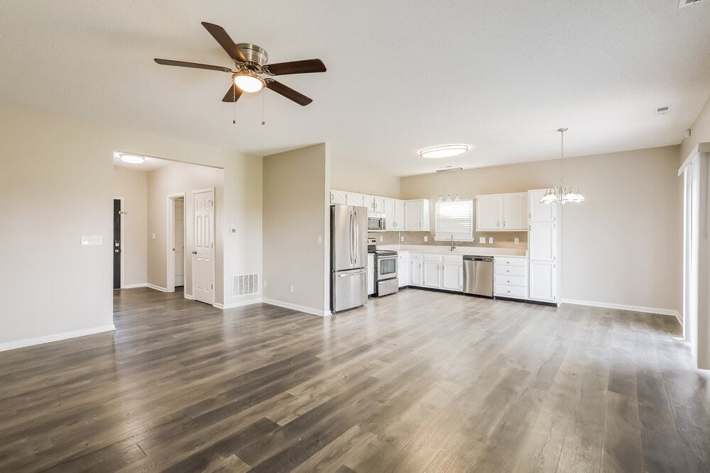 3550 Limelight Ln - Photo 4 of 16