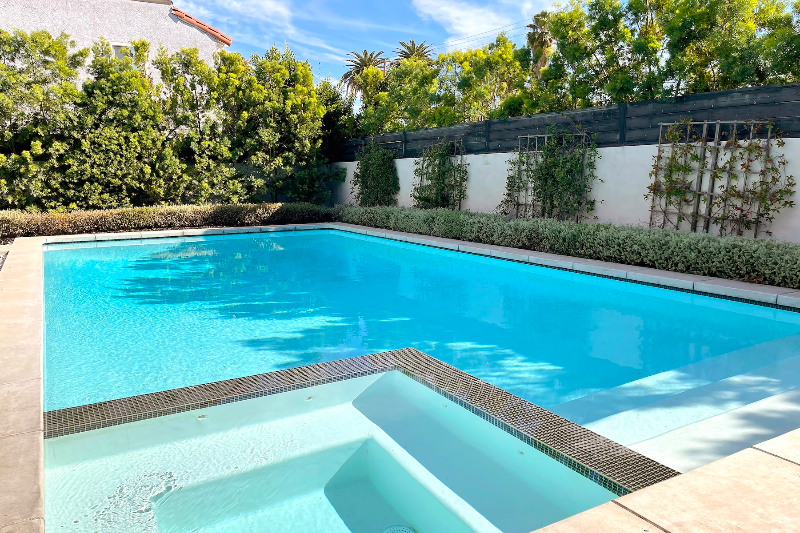 300 North Plymouth Boulevard - Photo 3 of 19