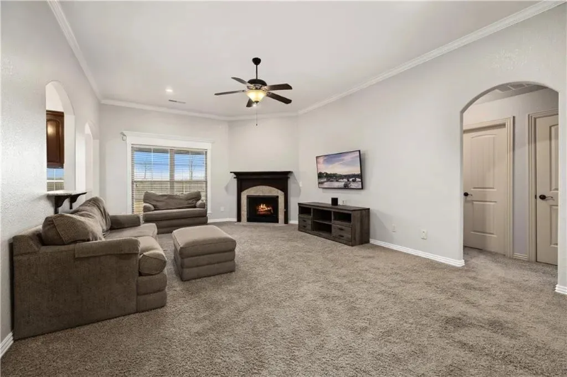 3907 Sw Flatrock Ave - Photo 2 of 4