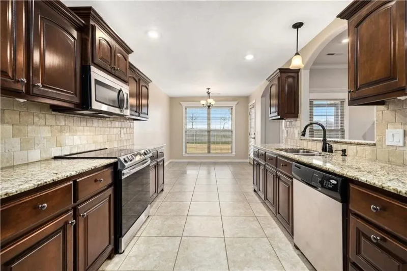 3907 Sw Flatrock Ave - Photo 3 of 4