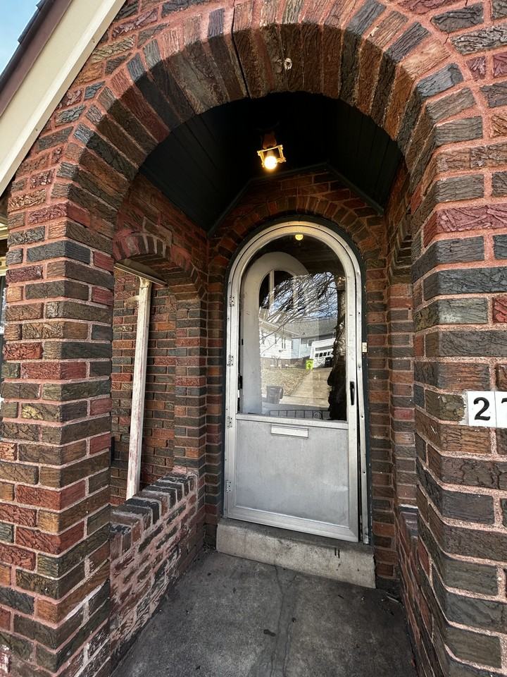 2718 North North Street - Photo 2 of 23