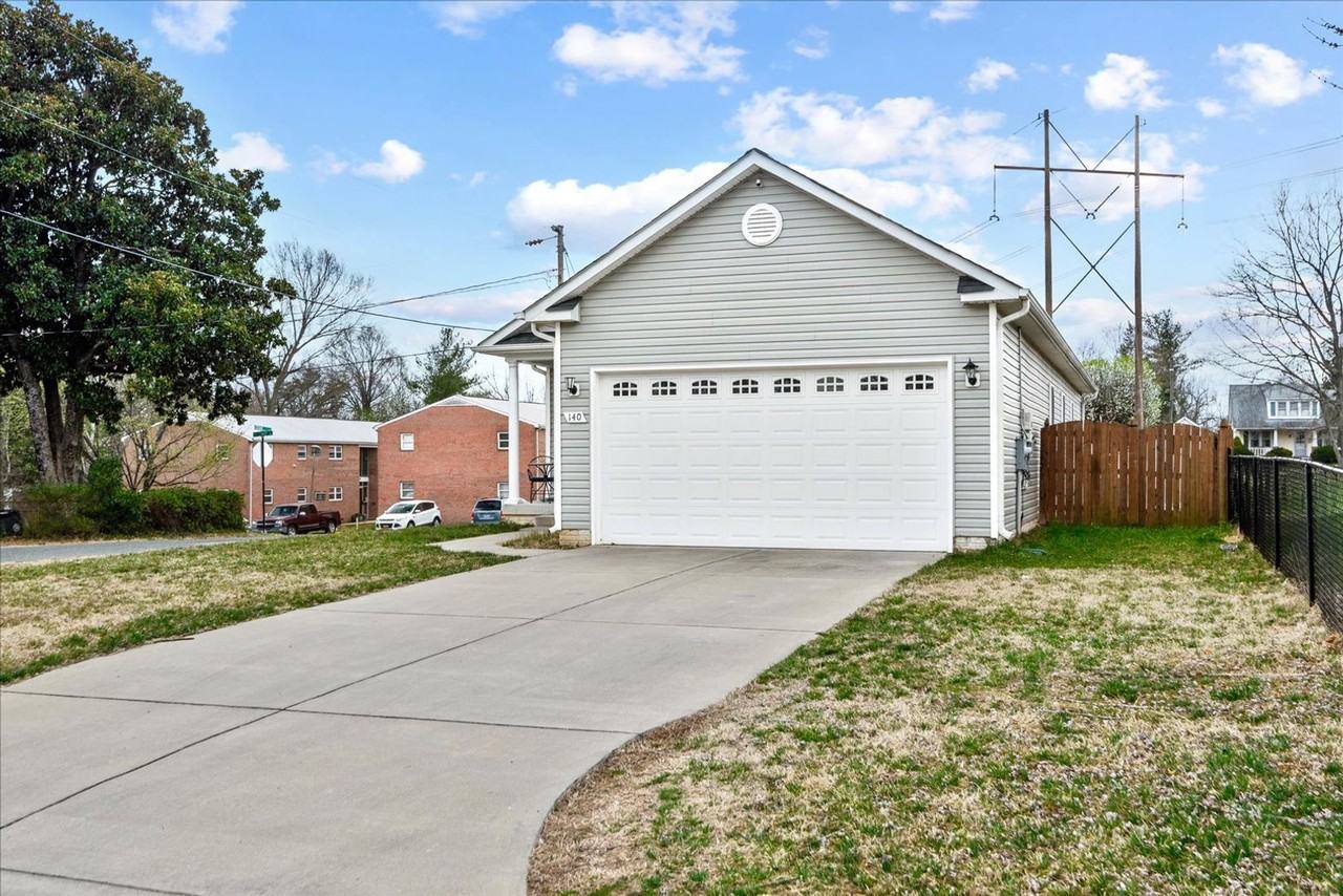 140 Ridgeway St - Photo 3 of 39