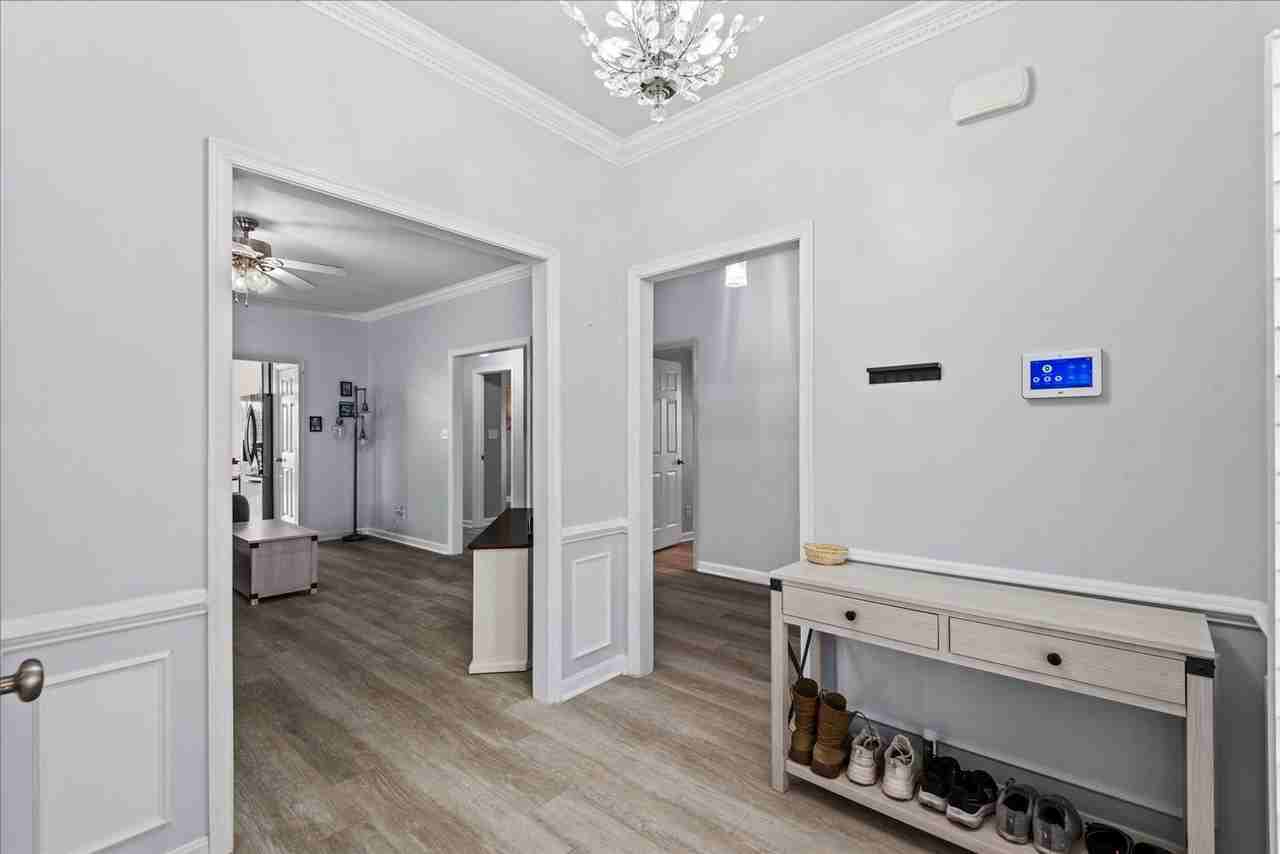 140 Ridgeway St - Photo 5 of 39