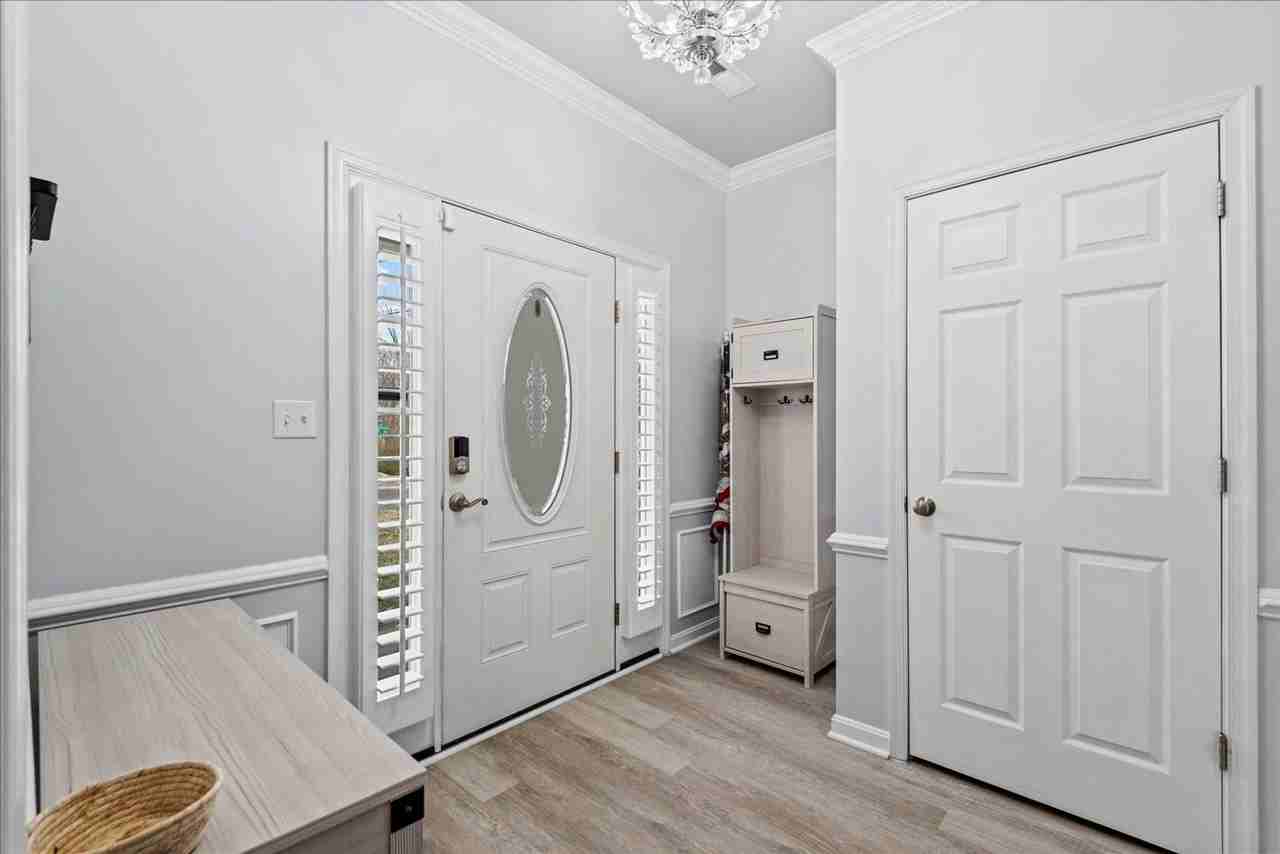 140 Ridgeway St - Photo 6 of 39