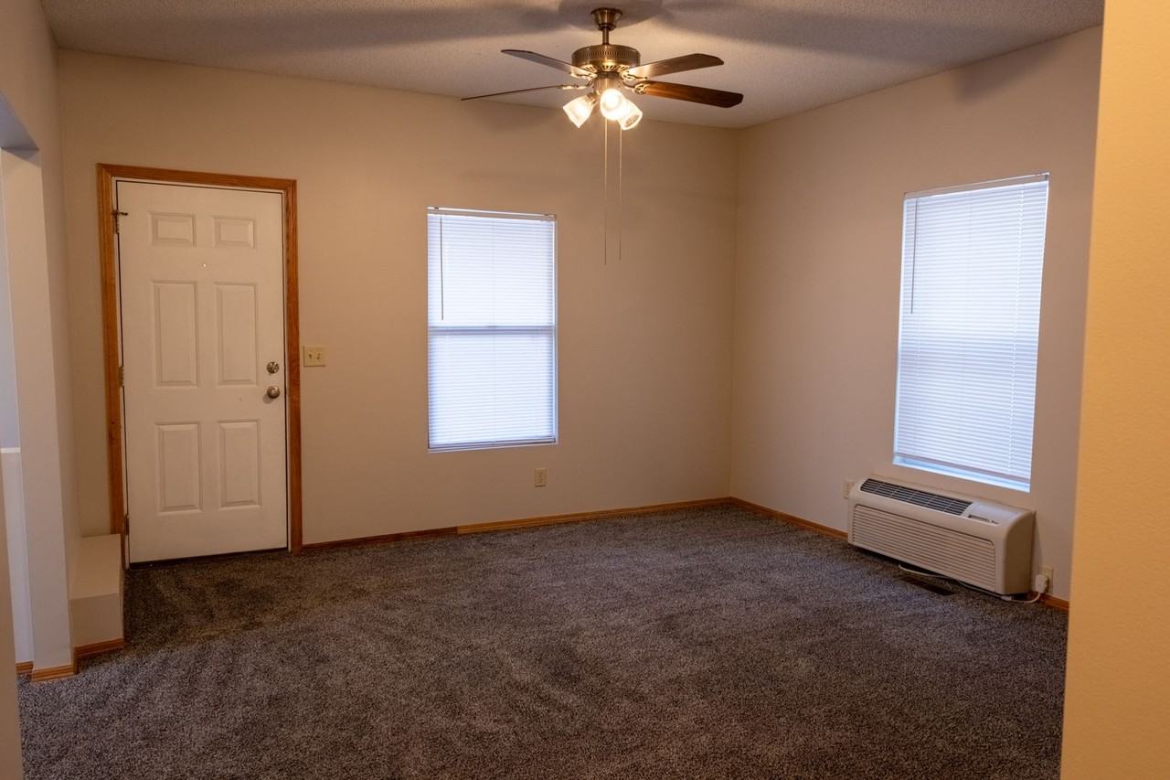 415 N Walnut St - Photo 2 of 10