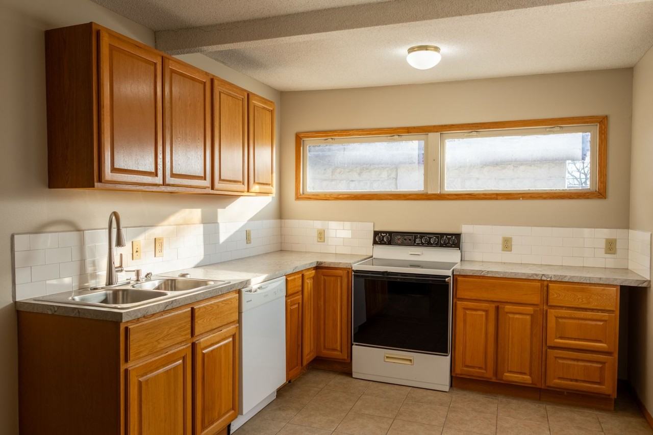 415 N Walnut St - Photo 3 of 10