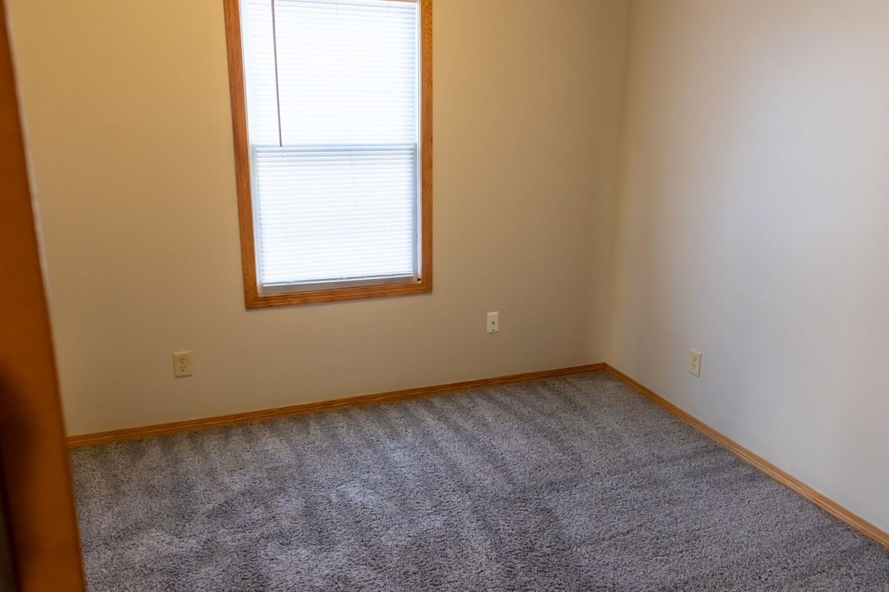 415 N Walnut St - Photo 4 of 10