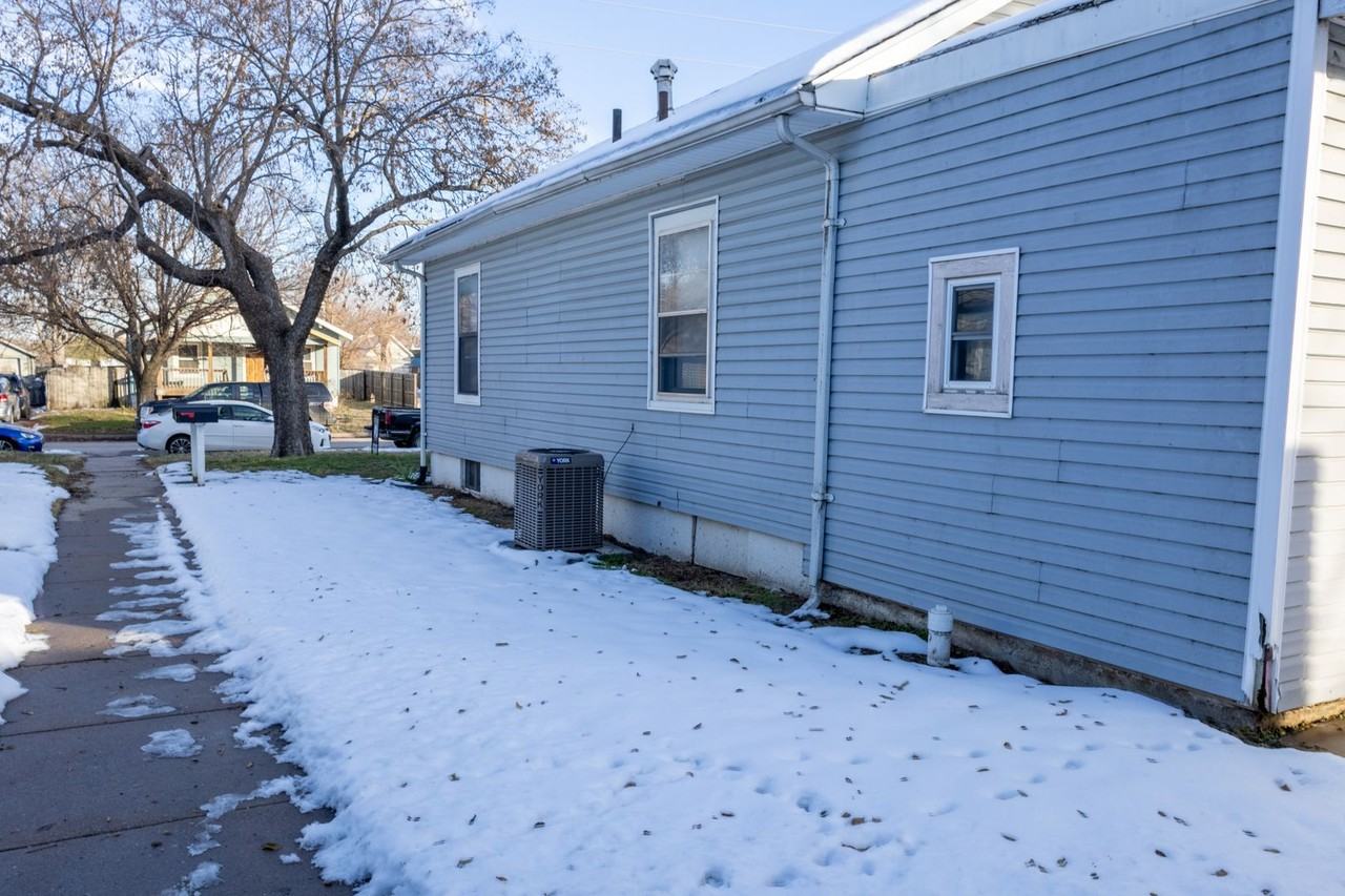 415 N Walnut St - Photo 7 of 10