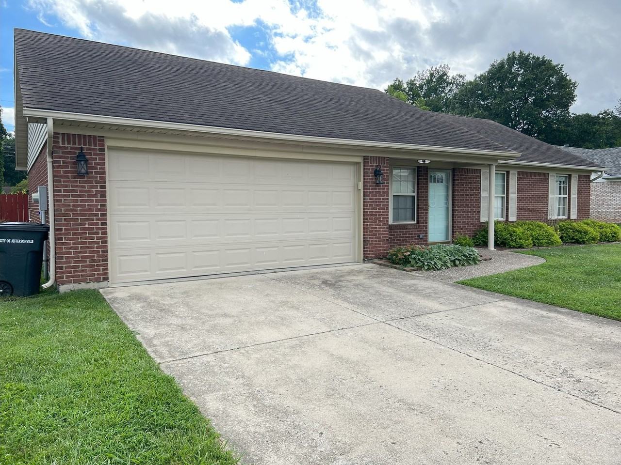 504 Reba Jackson Dr - Photo 2 of 23