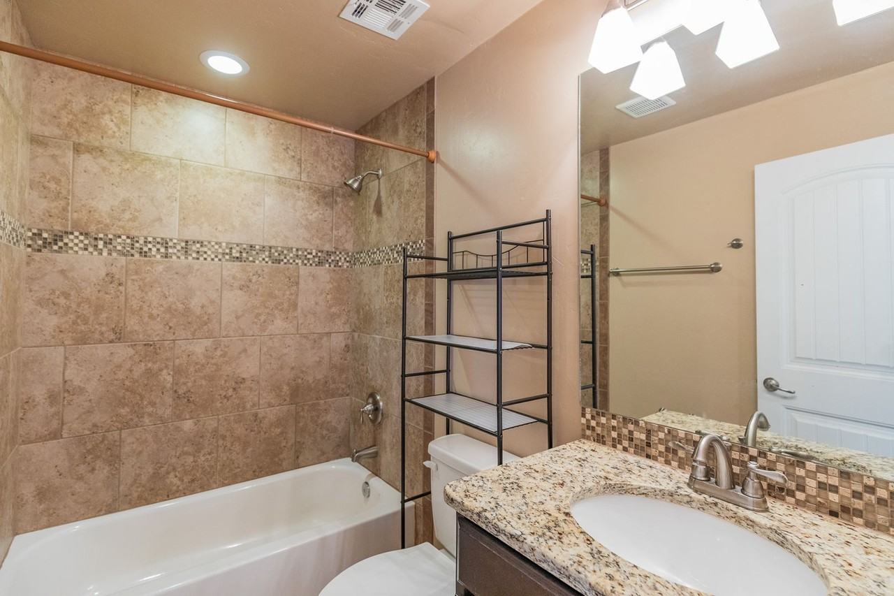 2306 Willow Dr - Photo 4 of 25