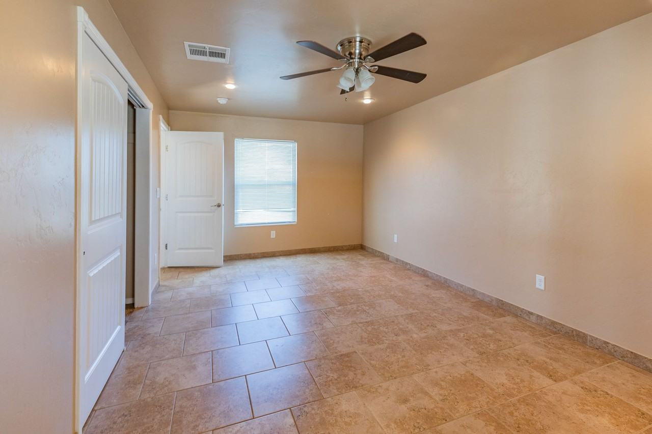 2306 Willow Dr - Photo 5 of 25