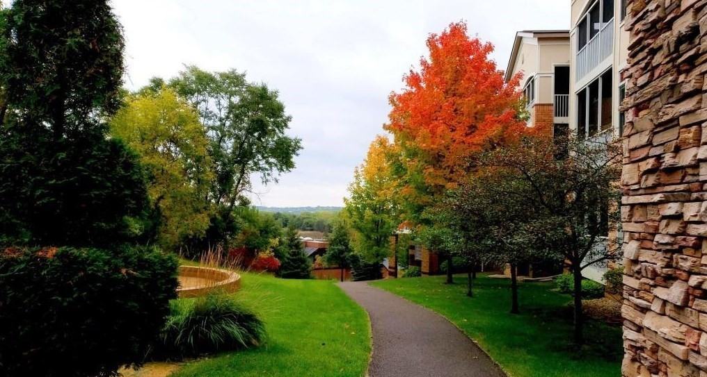 Chateau Ridge - Photo 3 of 27