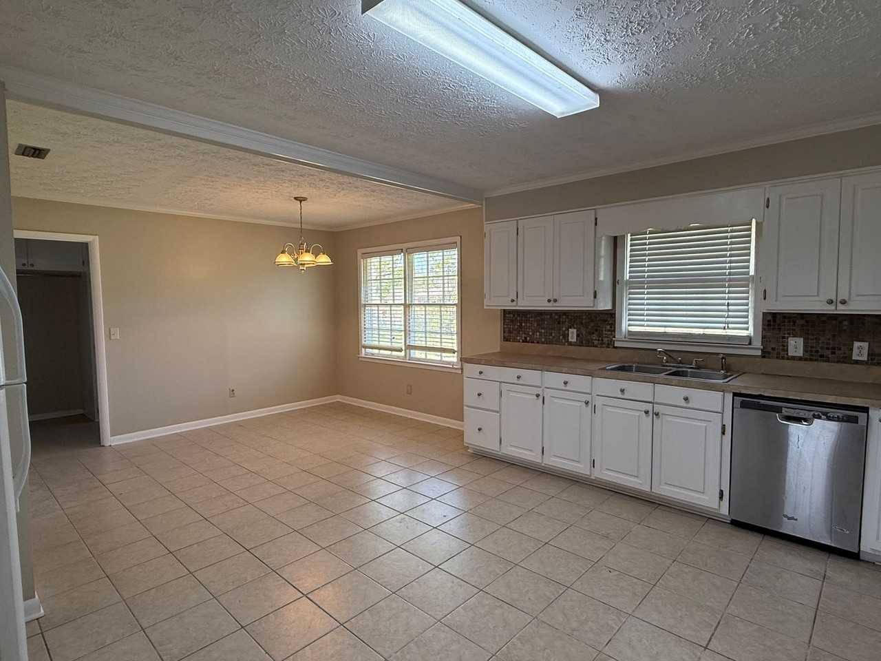 3028 Academy Dr - Photo 3 of 13