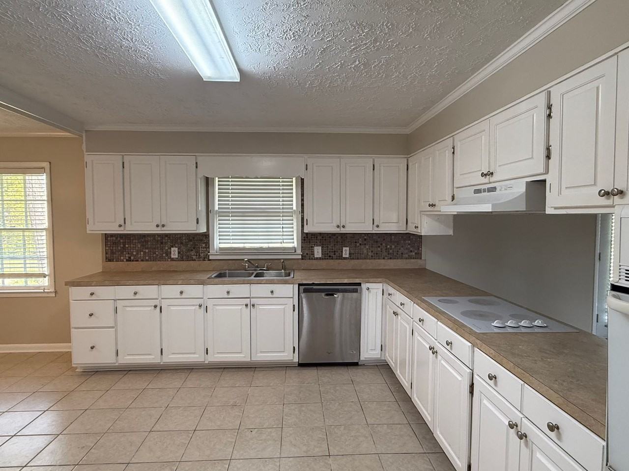 3028 Academy Dr - Photo 4 of 13