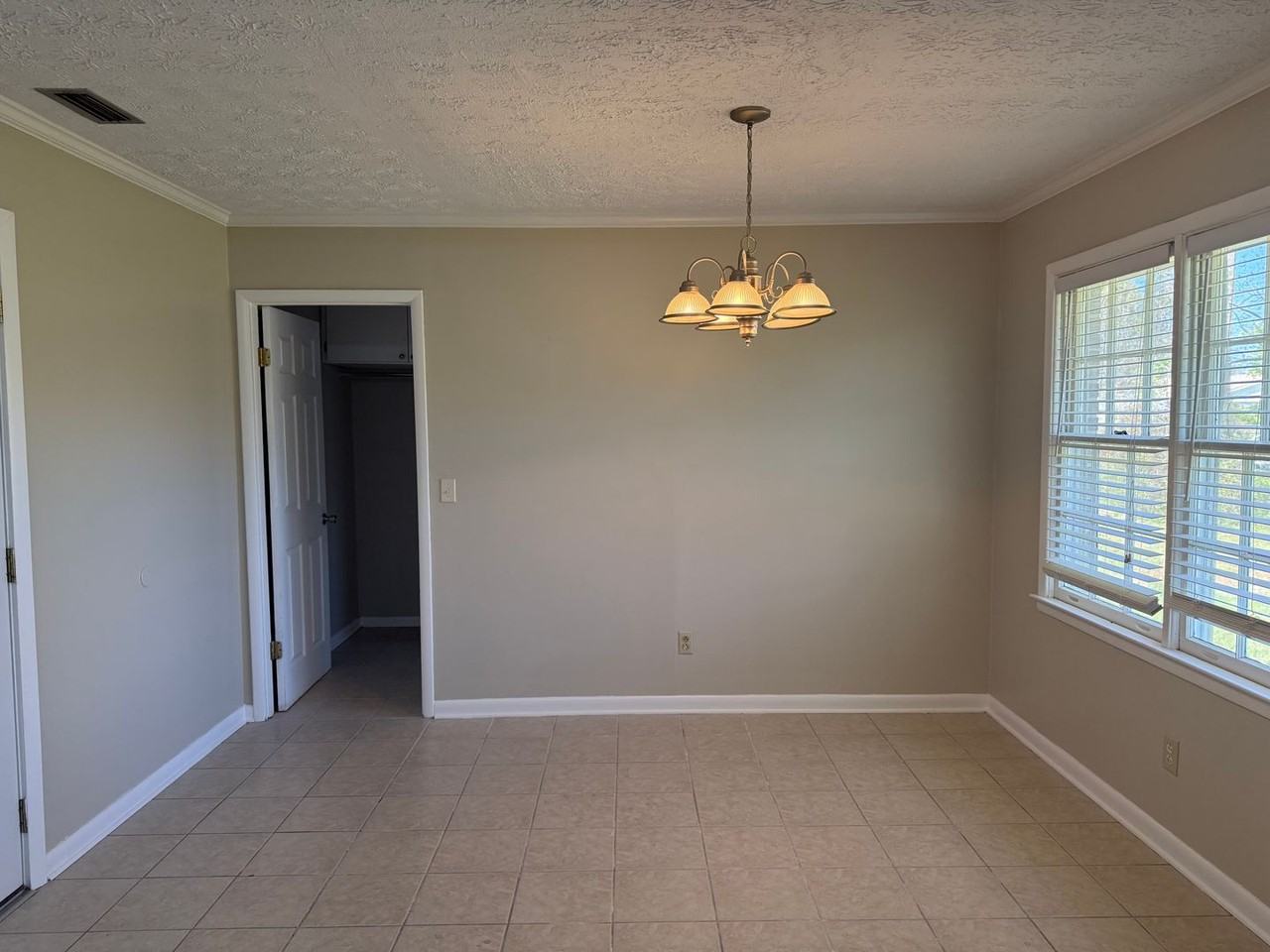 3028 Academy Dr - Photo 5 of 13