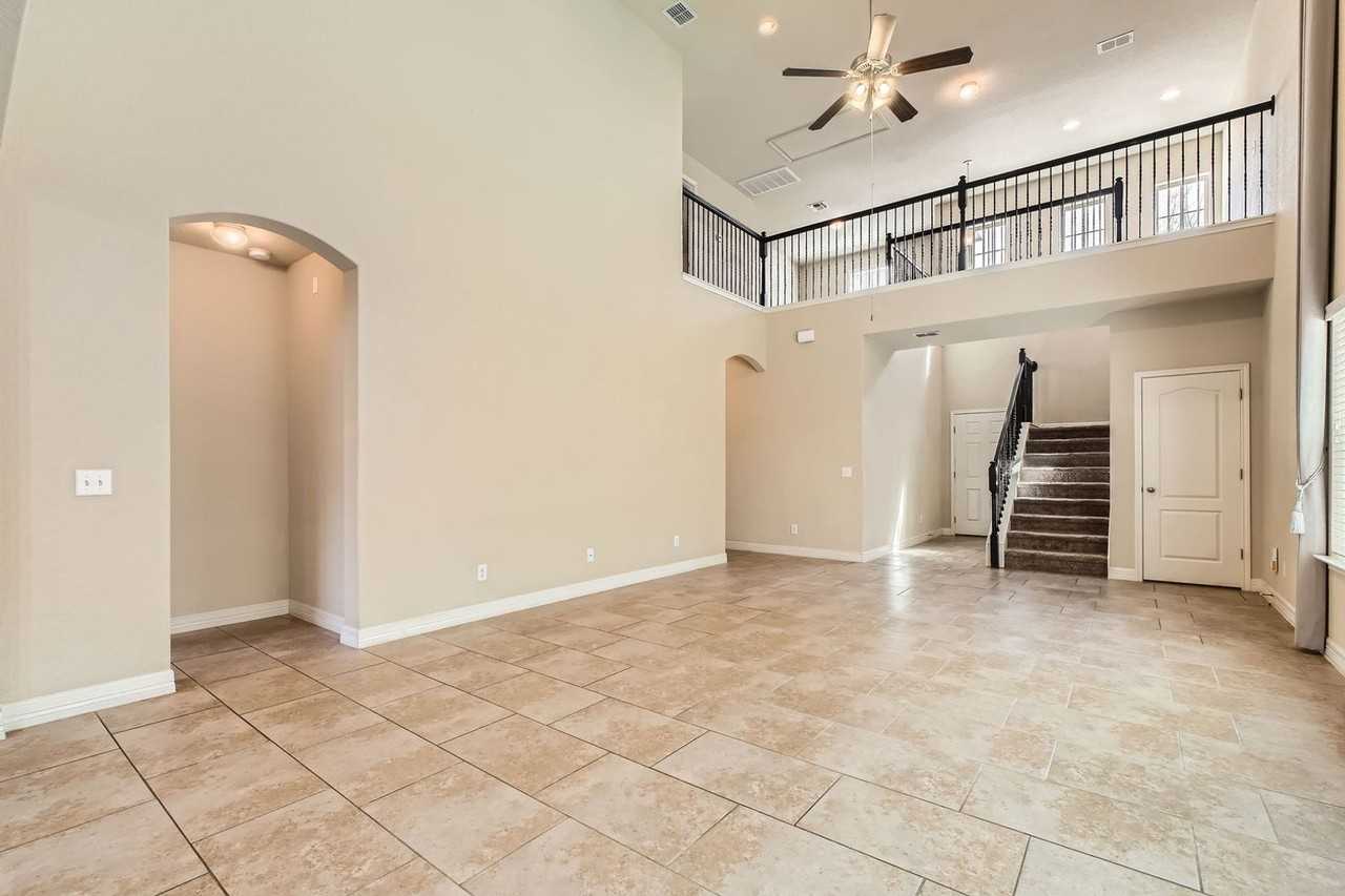 10507 Royal Est - Photo 3 of 11