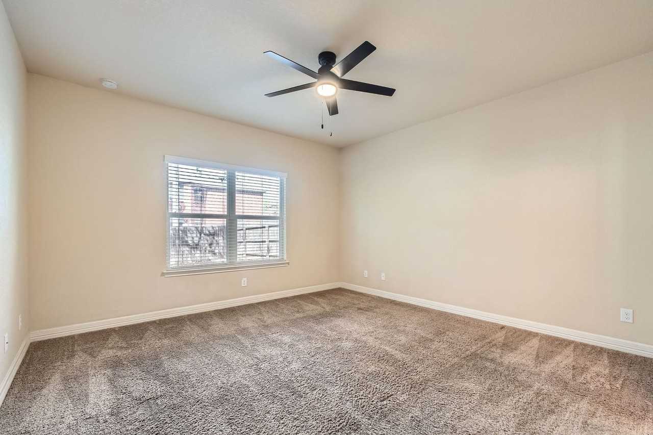 10507 Royal Est - Photo 6 of 11