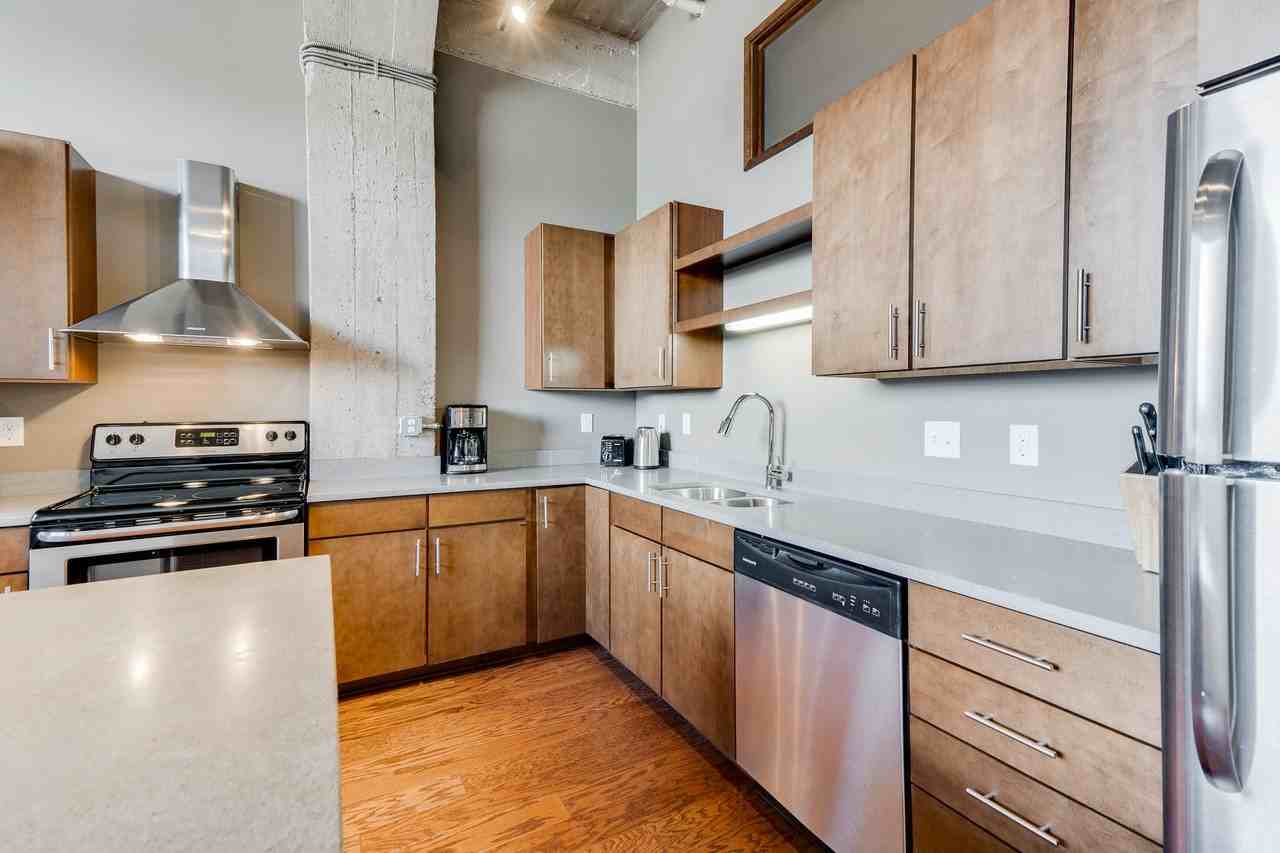 ElseWarehouse in the North Loop - Photo 4 of 50