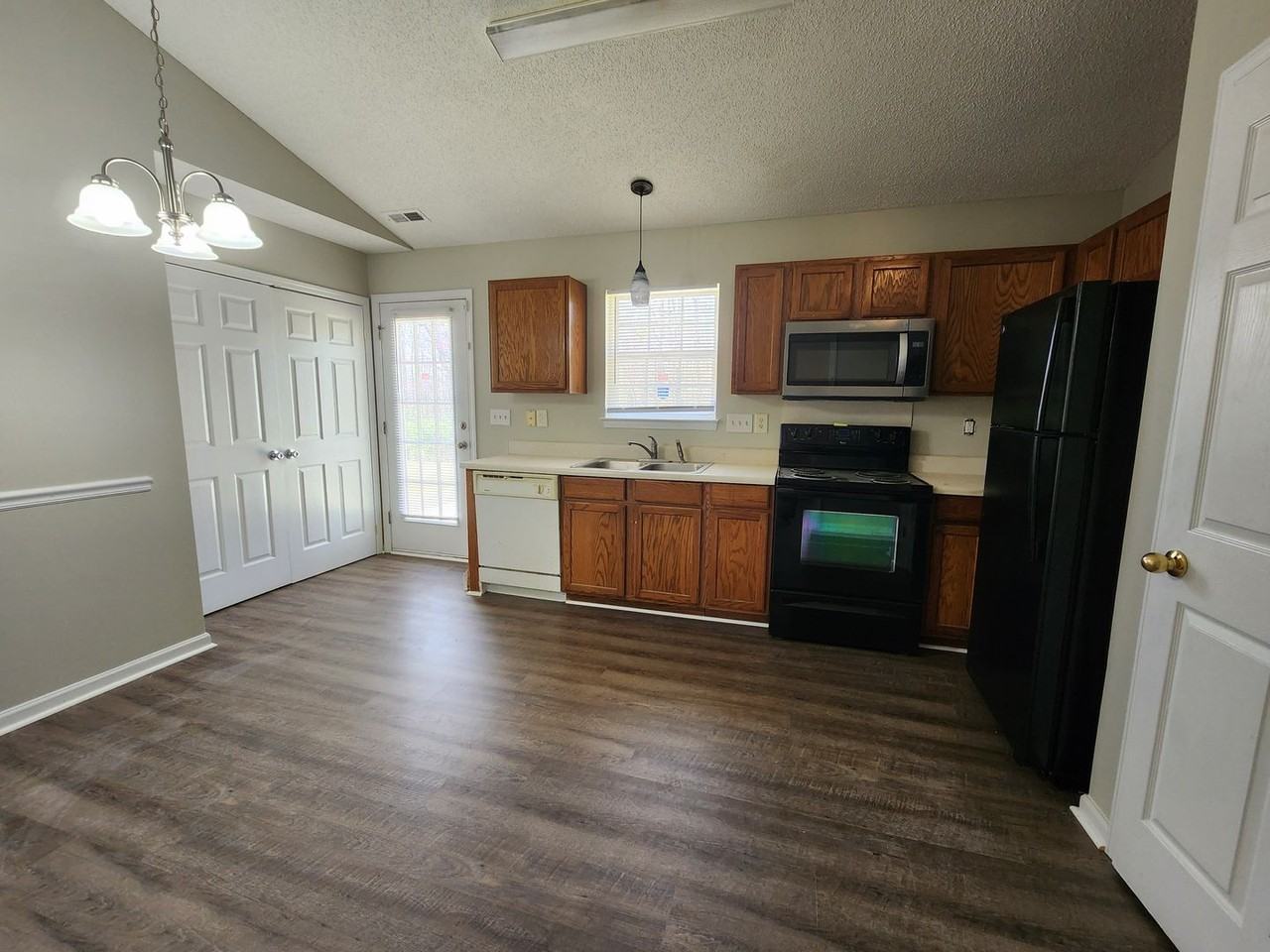 1126 Maria Christina Ln - Photo 5 of 16