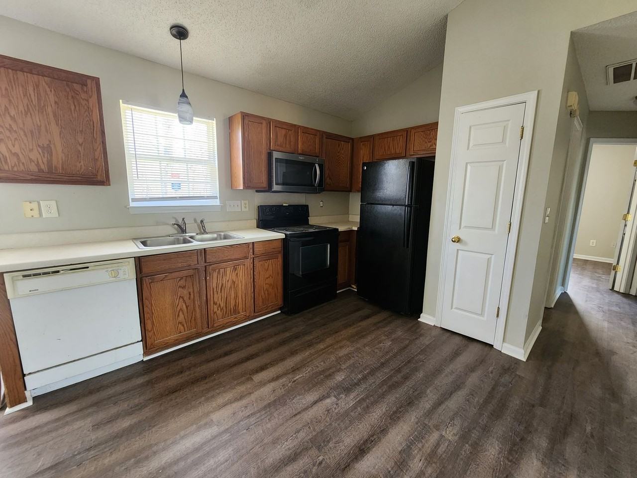 1126 Maria Christina Ln - Photo 7 of 16