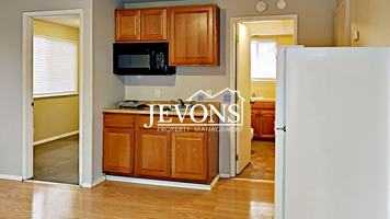 featured image of 406 S 60th Ave