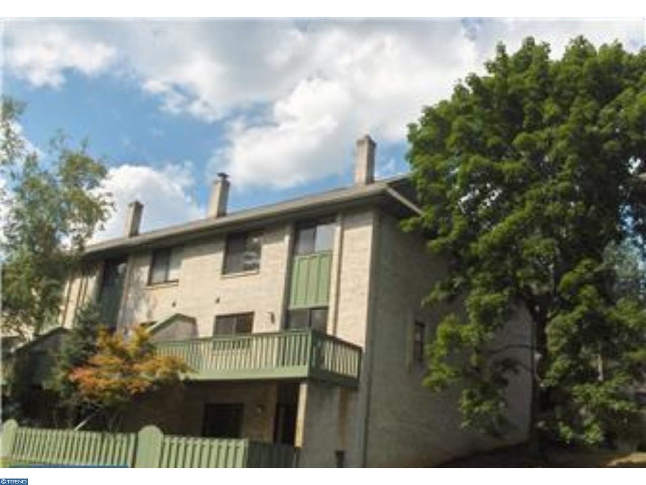 563 Foxwood Ln - Photo 2 of 12