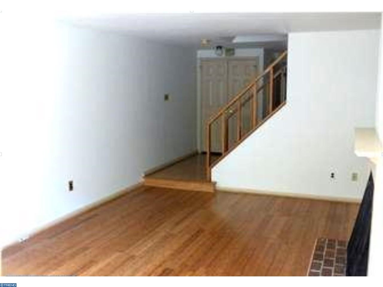 563 Foxwood Ln - Photo 3 of 12