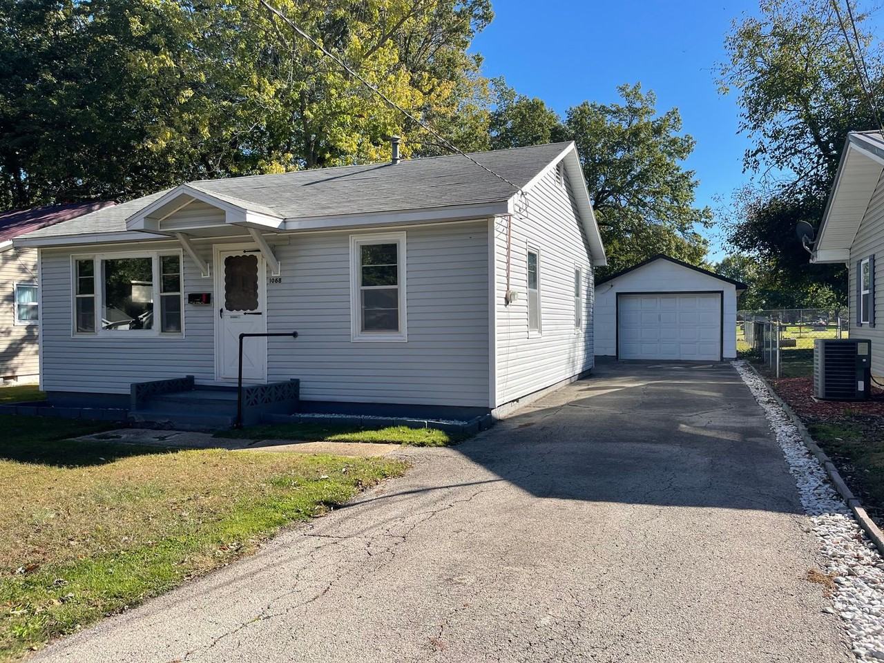 1068 N Adams Ave - Photo 2 of 2